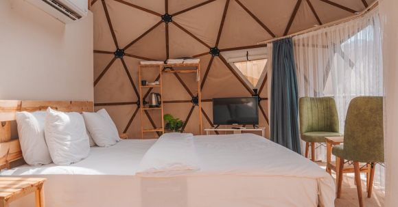 Glamorous Camping - Luxury Glamping Bedroom